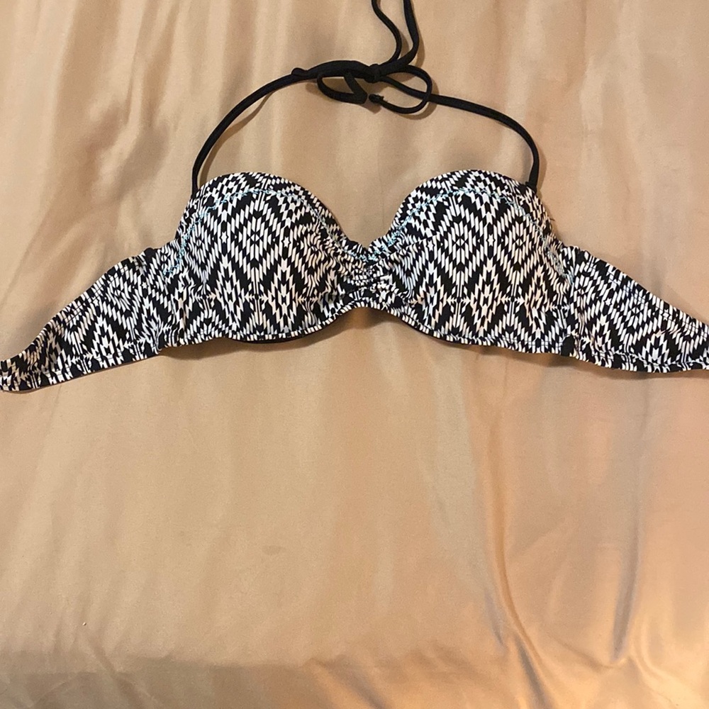 Black and white swim suit bikini top